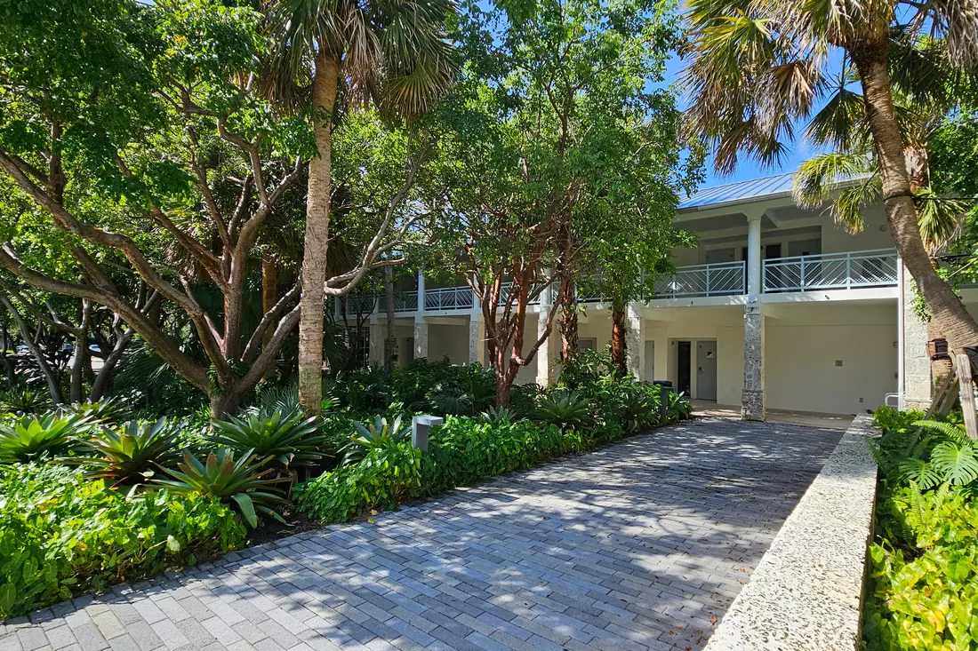 slider - American Butler