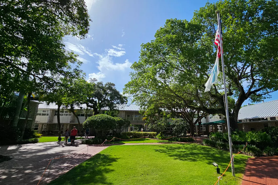 slider - American Butler