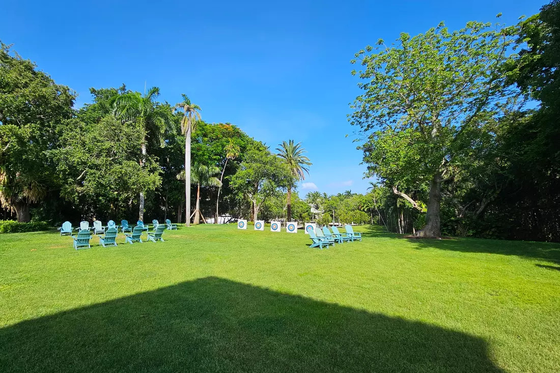 slider - American Butler