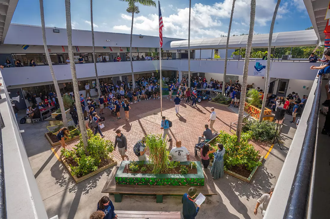 slider - American Butler