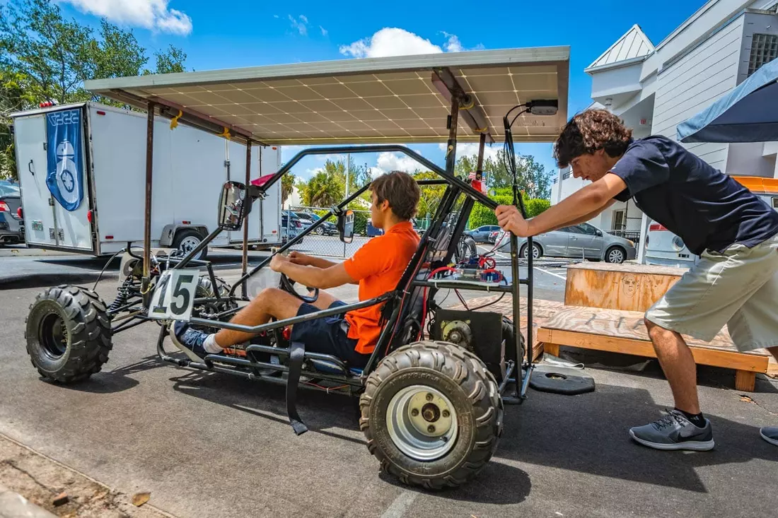 slider - American Butler