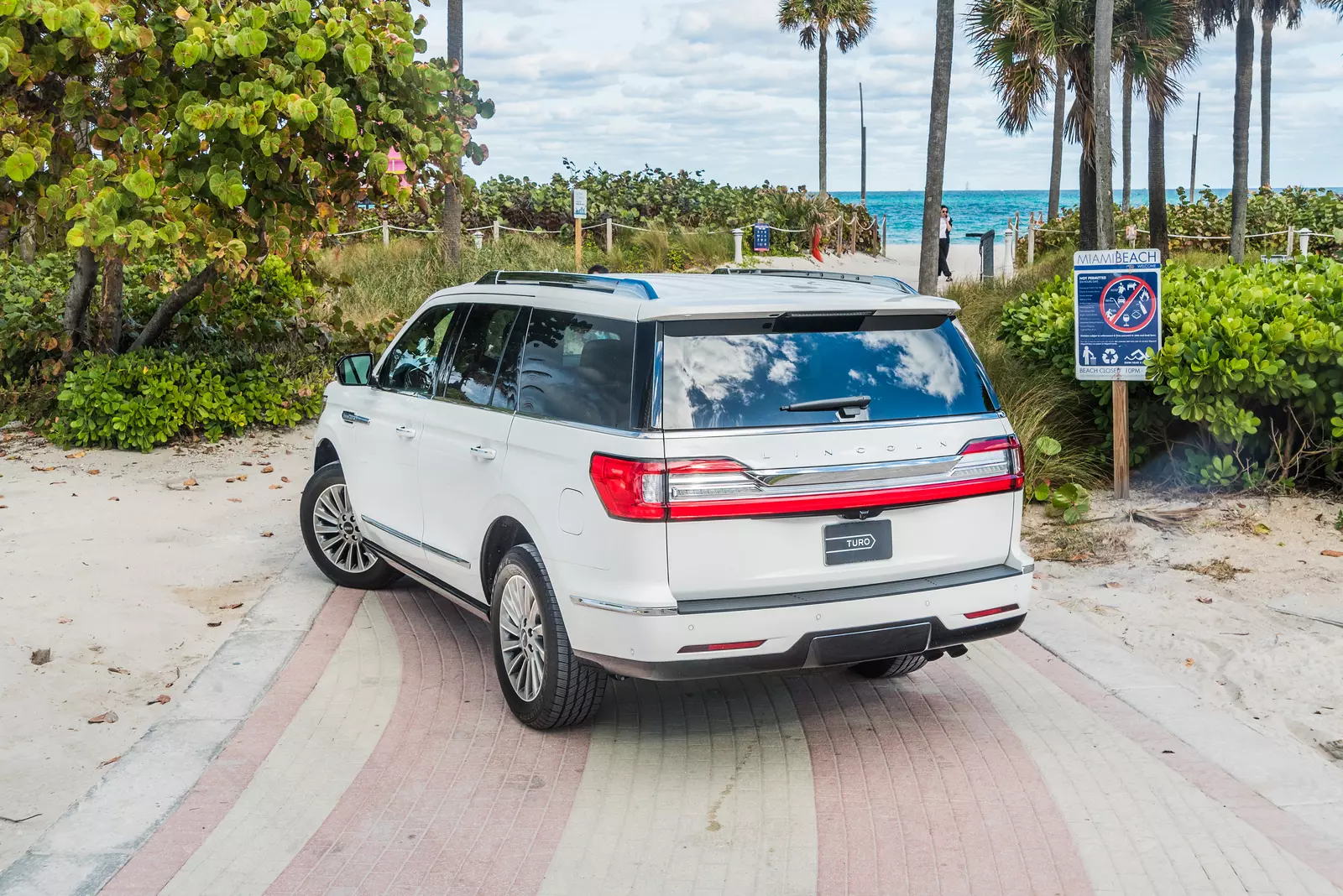 slider - American Butler