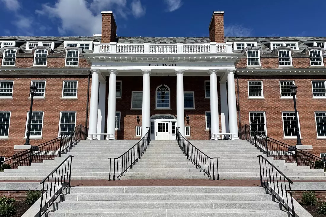 Здание Memorial House частной школы Choate Rosemary Hall Memorial House — Choate Rosemary Hall