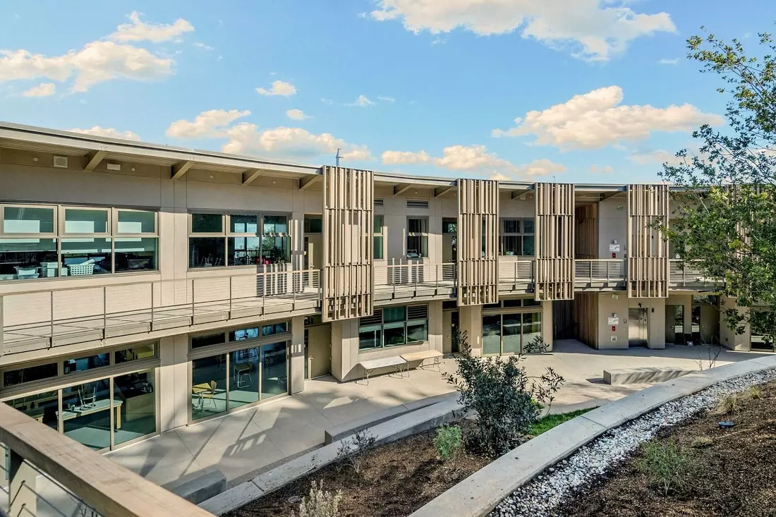 slider - American Butler