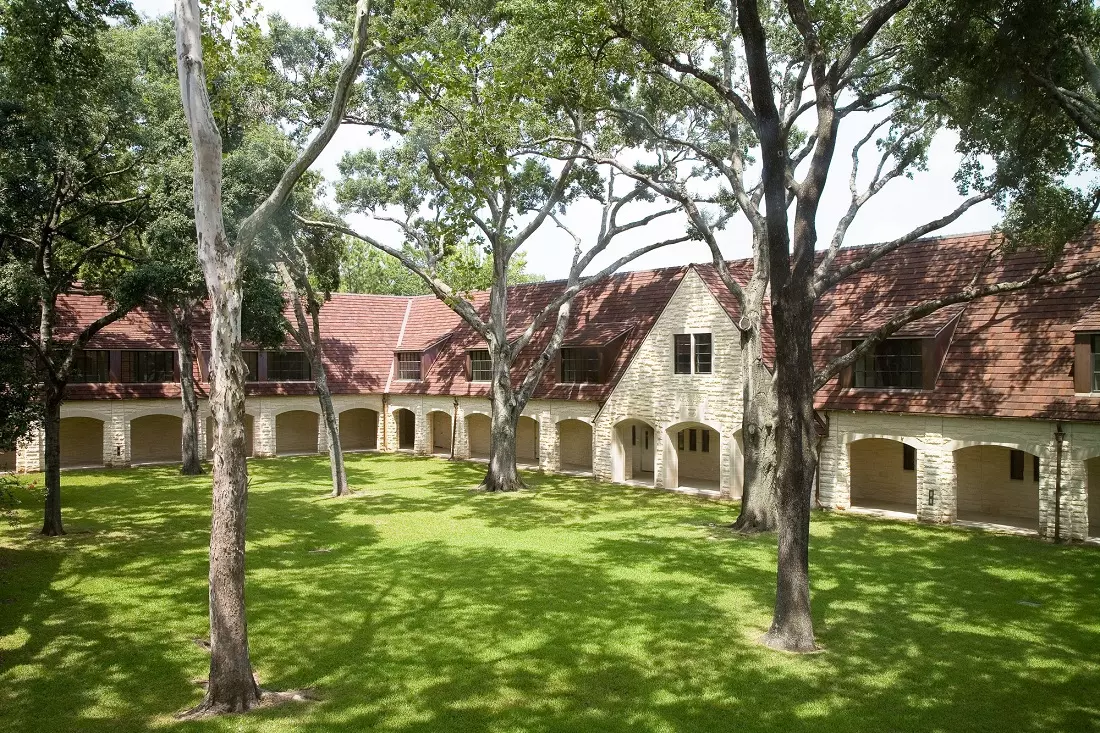 slider - American Butler