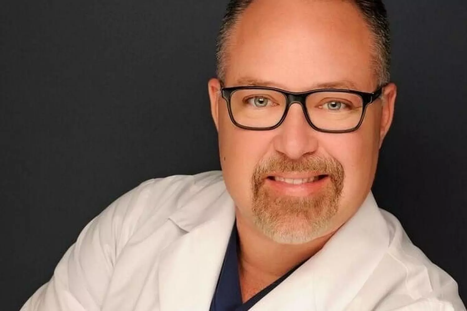 Алекс Ферро — ведущий акушер-гинеколог в Майами - American Butler