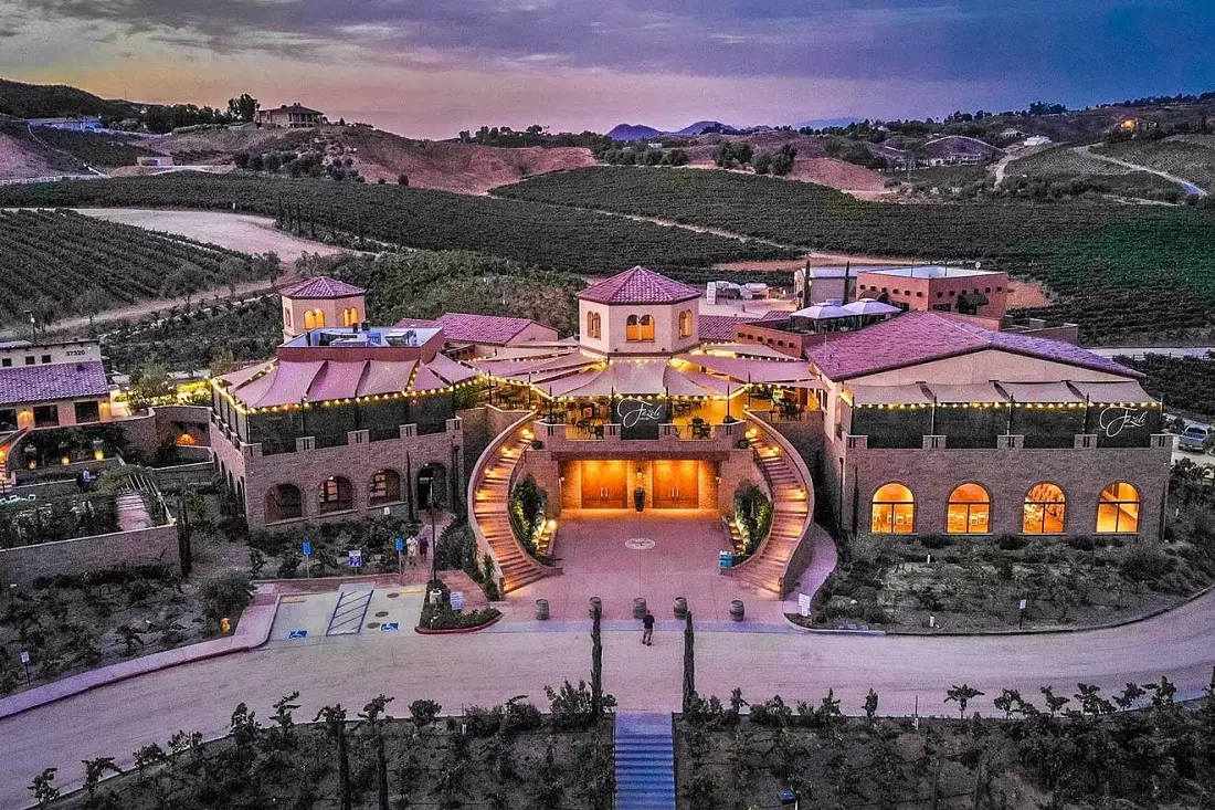 slider - American Butler