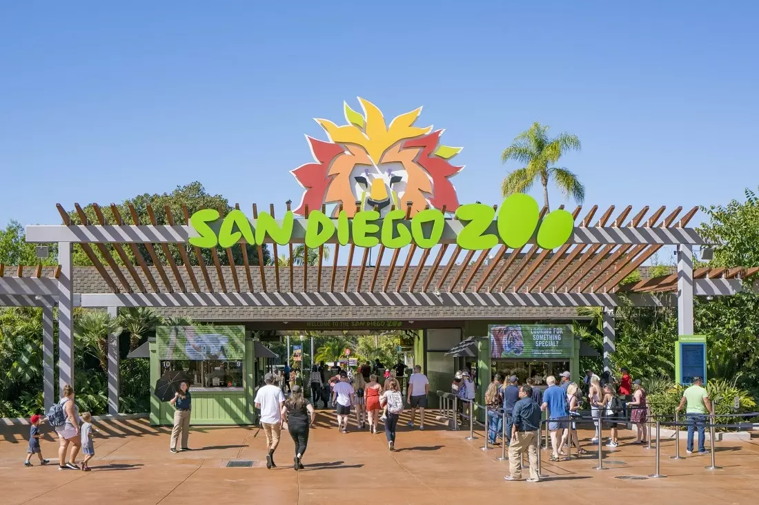 slider - American Butler