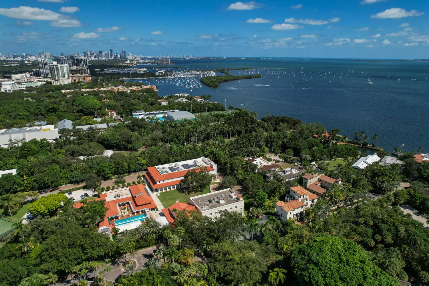 slider - American Butler