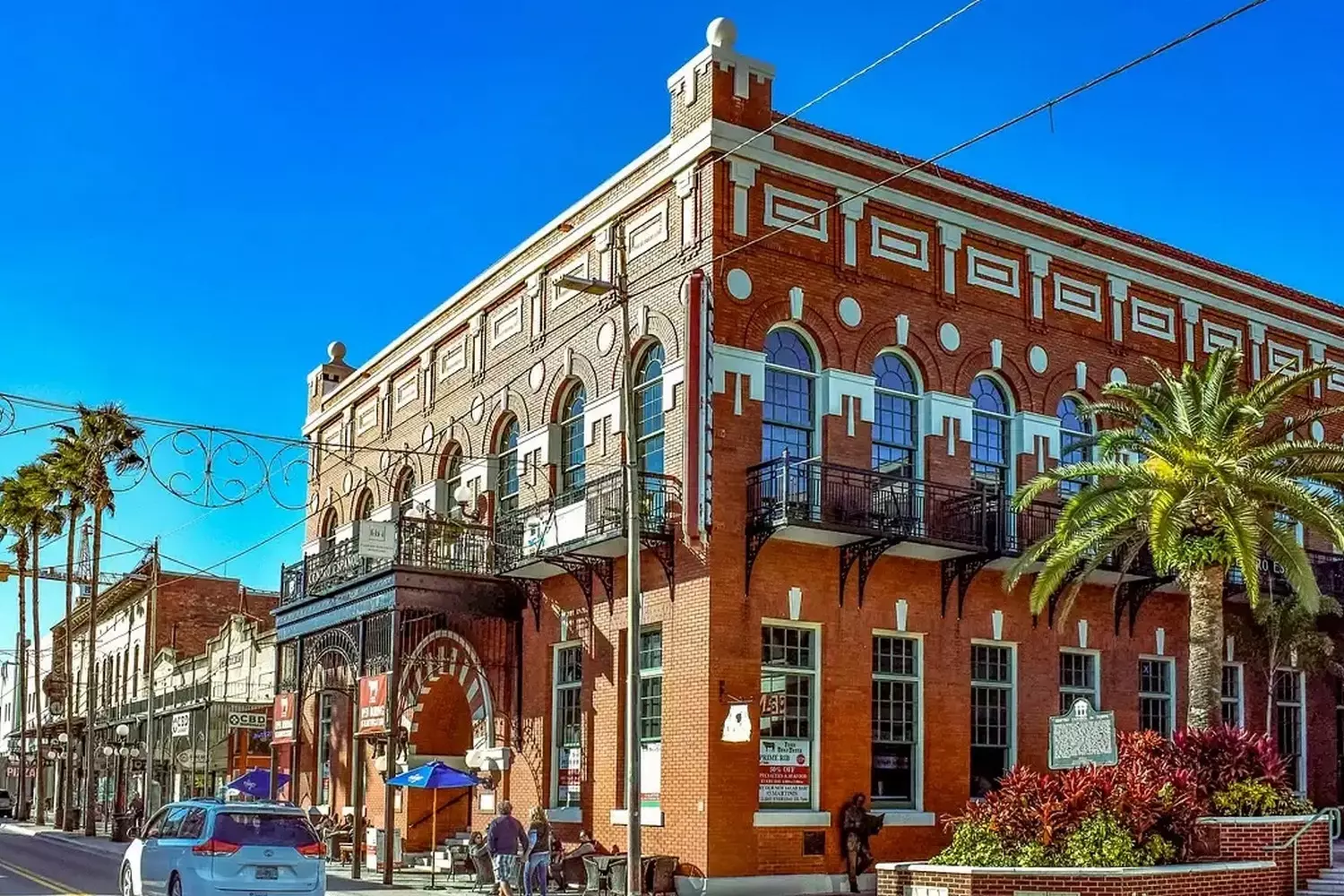 slider - American Butler