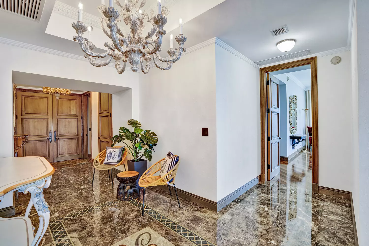 slider - American Butler