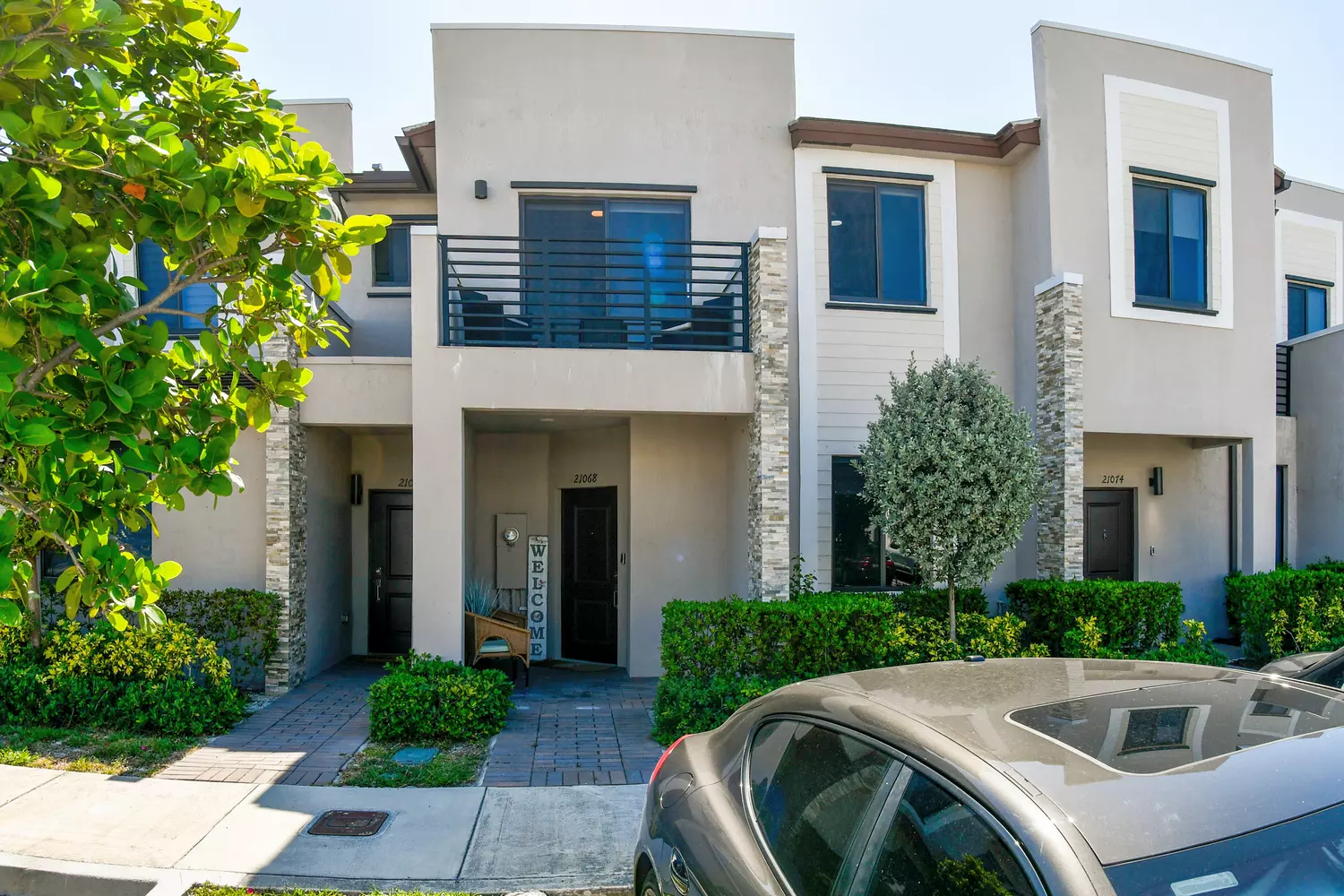 21068 NE 8th Ave, Miami — Miami Townhouse For Sale