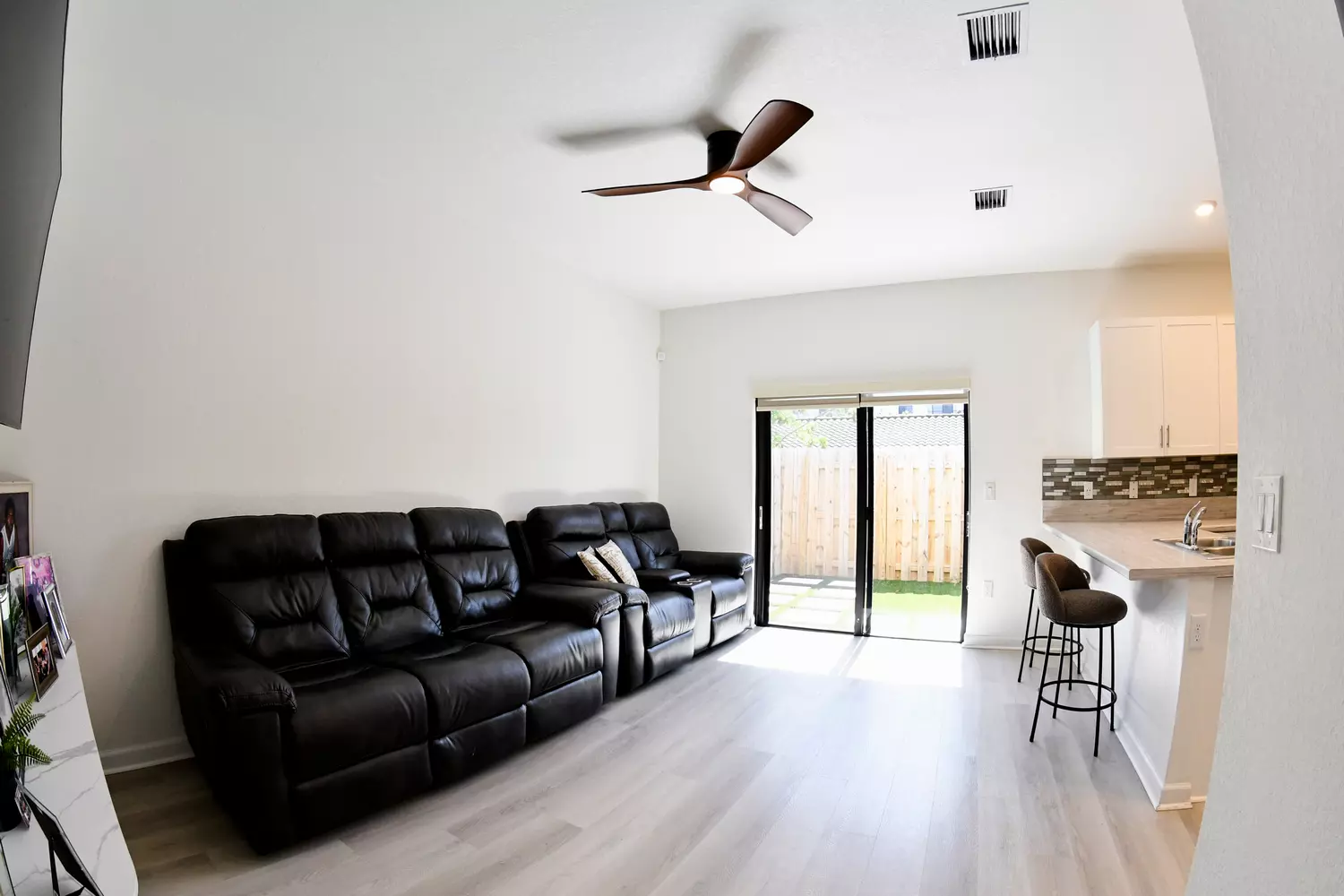 slider - American Butler