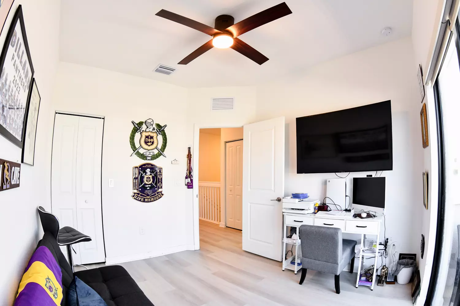 slider - American Butler